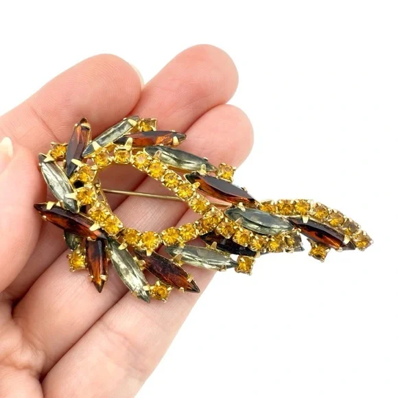 Vintage D&E Juliana Gold, Crimson, Amber, and Gray Crystal Brooch - Picture 3 of 7